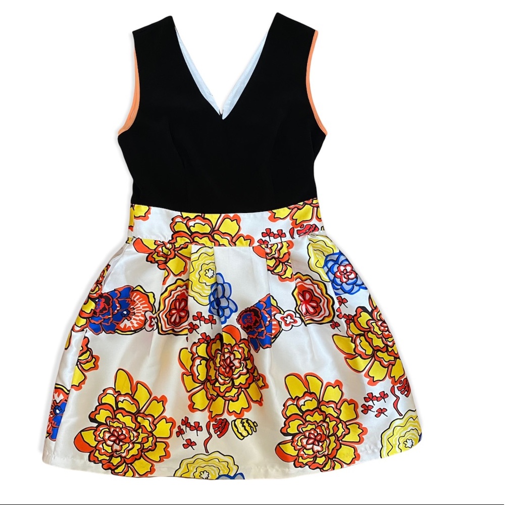 Sleeveless Floral fit over Flare Dress with Pockets